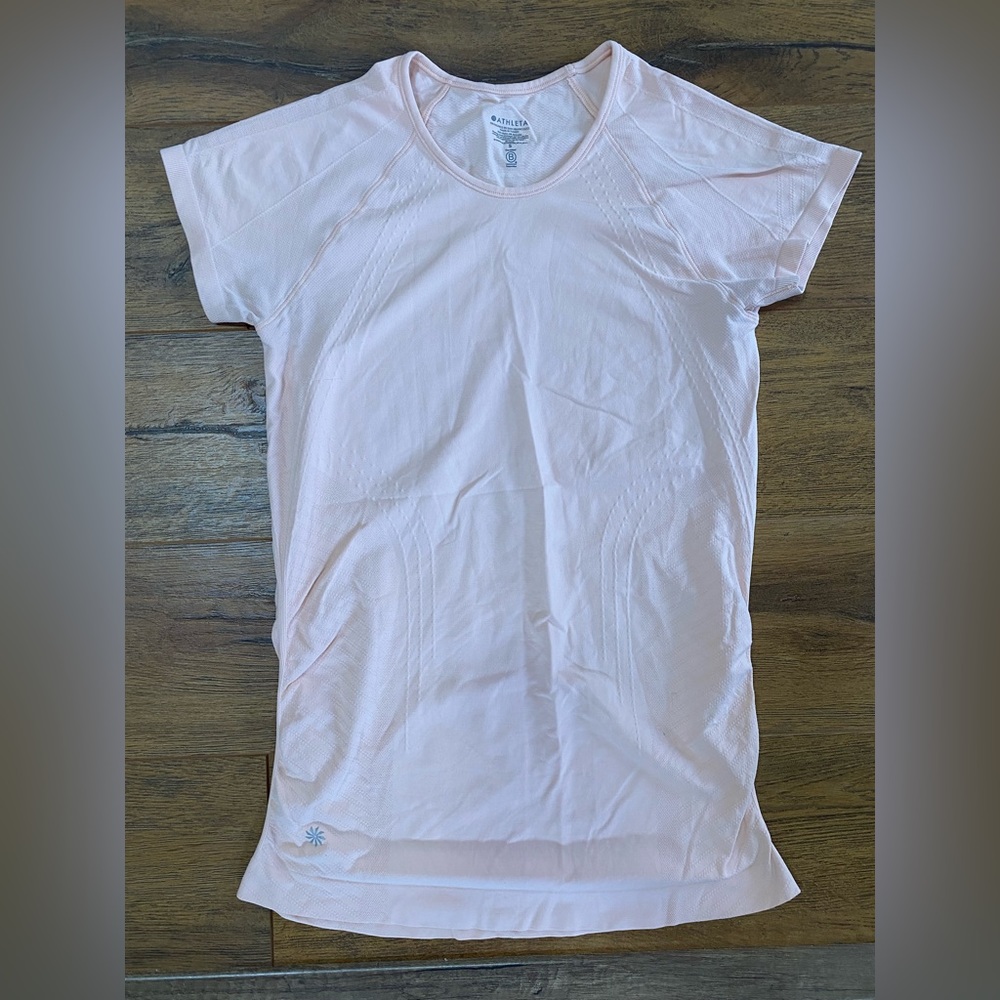 Athleta. Speed light T-Shirt in Ballerina Gown. Size: Small.